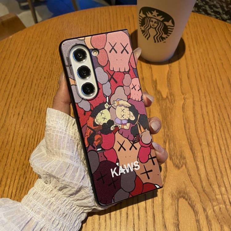 Kaws カウズブランドギャラクシーz flip6 4 5 fold6 5 4 3スマホカバースムーズかわいいsamsung z fold 6 5 4 flip6 5 4ケースカバー激安大人っぽい ギャラクシーz fold3/2 4 5 6ブランドスマホカバーブランド落下保護galaxy z flip3 4 5 6携帯カバーレディース